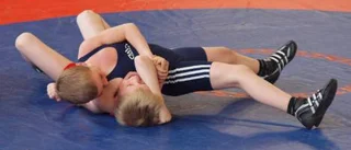 Hårda brottingsfighter vid Reklamtrion cup