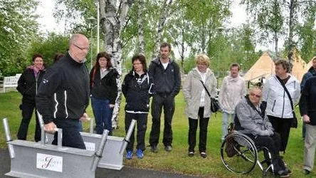 Rekvisitan för lördagens styrkeprov stod Jokkmokks Styrkelyftsklubb för. "Väskorna" vägde runt 50 kilo var.