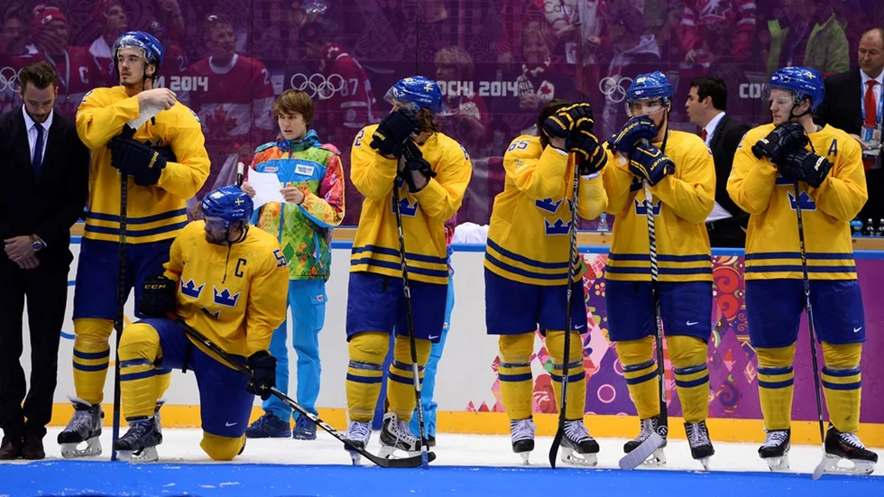 SOCHI 2014-02-23 
The Swedish team line up after losing the Olympic ice hockey final Canada vs Sweden during the Sochi 2014 Winter Olympics in Sochi, Russia, February 23, 2014. Canada won the match 3-0.
Photo: Pontus Lundahl / TT / kod 10050