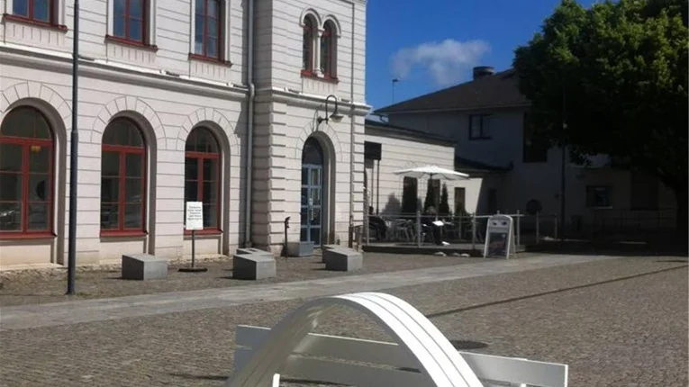 Jeppe Heins Modified social bench #10.