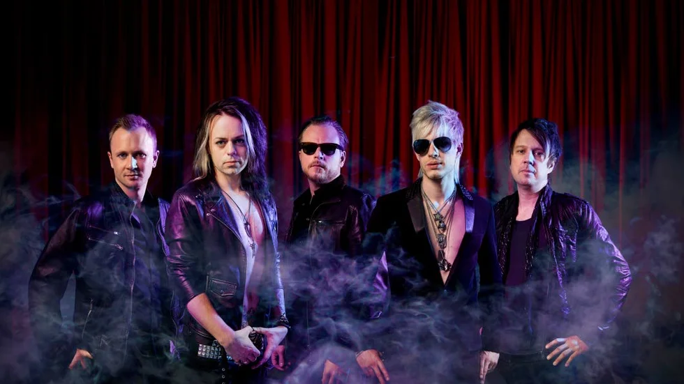 AOR. Henrik Sproge, Sebastian Roos, Magnus Jacobsson, Erik Heikne och Niclas Lindblom är Miss Behaviour.