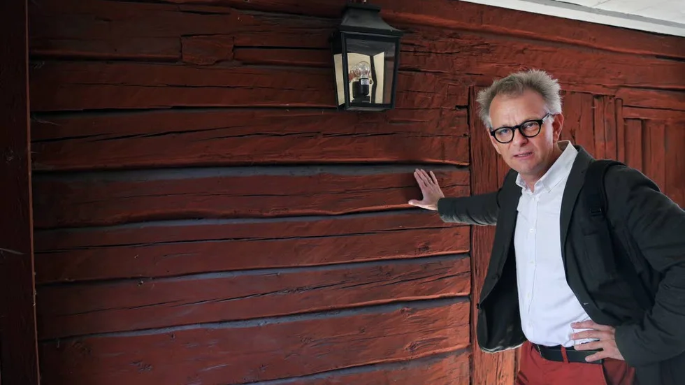 Unika trähus. Timret i portgången fälldes för 382 år sedan. Arkeologen Göran Tagesson fascineras av att Linköpings äldsta trähus är så gammalt.