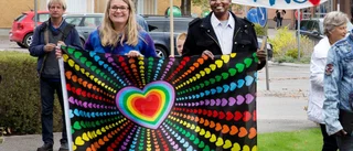 100 tågade mot rasism
