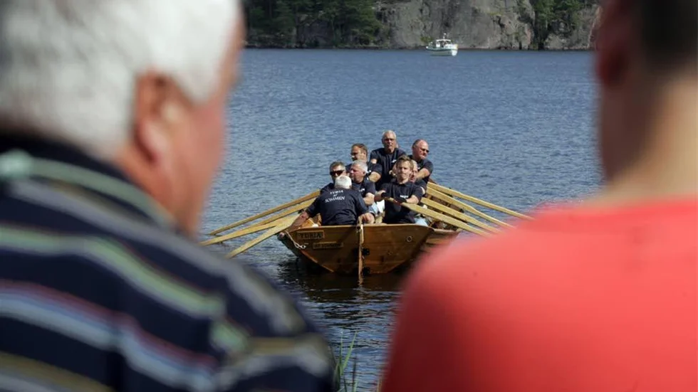 Sommens båt Ydria af Sommen på väg ut för att kämpa i Sommaroddens finaldag 2012.