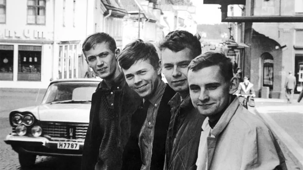 Så här såg Hootenanny Singers ut 1964. Här fotograferade på Storgatan av tidigare VT fotografen Tor Wiklund. Från vänster, Hansi Schwarz, Björn Ulvaeus, Johan Karlberg samt Tony Rooth.