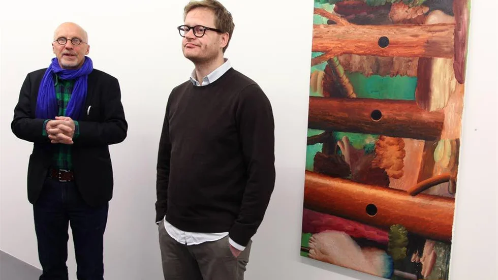 Konstbnären Viktor Kopp (t h) Konsthallschefen Christer Fällman