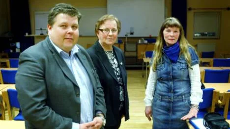 Anders Hultbro blev ny ordförande, Vera Tapani är kvar från förra styrelsen och Lilly Rönnebro är ny vice ordförande för Kirunapartiet. FOTO: HANS STERNLUND