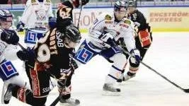 Luleå bjöd på säsongens bästa hockey i den andra perioden och borde gjort mål. Men tjeckerna i Linköping var effektivare.foto: Pär bäckström