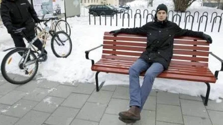 Jesper Modin är världscupens största åkare. Och i den stora kroppen tycks det råda   lugn och harmoni. Trots att hans första OS väntar har han distans till tävlingen och försöker se det som vilken tävling som helst. Och i sprint kan verkligen det mesta hända. Men personligen tycker han att final är ett realistiskt mål. Foto: GÖRAN STRÖM