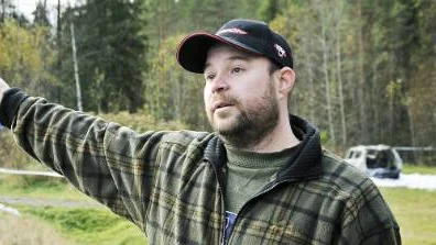 Peter Brander blev omkörd av Volvon, men han såg bara en person i bilen.