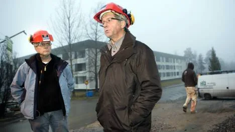 Bengt-Erik Rolfs, ordförande för Byggnads Norrbotten, möter förbundsordförande Hans Tilly på Lingonstigen i Luleå. De konstaterar att 5 300 lägenheter i Norrbotten är i behov av upprustning. FOTO: Kurt Engström