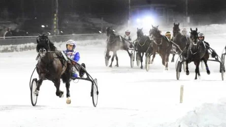 Ove A Lindqvist och hästen Face the Evil rivstartade årets tävlingssäsong på Bodentravet. Ekipaget tog nämligen hem det första V5-loppet 2010 .