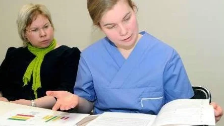 Kommunalråd Linda Ylivainio välkomnar initiativet till ett folkhälsoprojekt i Övertorneå. ST-läkare Carola Alm blir ansvarig för projektet.