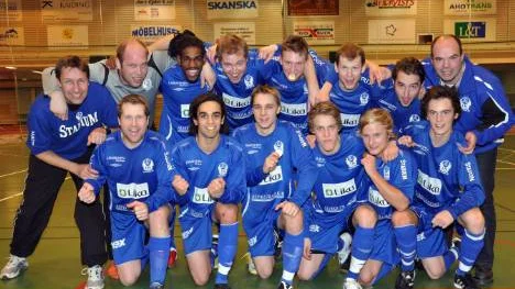 Alviks IK, DM-segrare i futsal. Bakre: Ivan Nordqvist, Anders Eriksson, Fernando Holmqvist, Erik Torstensson, Viktor Edström, Robert Nyström, Niklas Holma, Mike Lundberg. Främre: Tony Lindvall, Amad Habib, Leo Österberg, Simon Larsson, Tobias Johansson, Viktor Lidén.