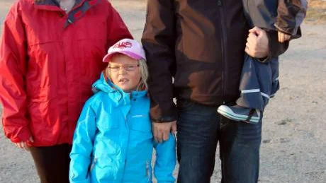 En nyinflyttad familj som sökte till majbrasan var paret Anna Sjölén och Mattias Alnelind med barnen Lina Alnelind,fem år, och Ludwig Alnelind, två år."Det känns kul att gå på byns majbrasa", säger familjen.