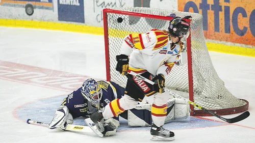 Jonas Almtorp är Luleå Hockeys nye center. Under onsdagen skrev han på ett tremånaders tryoutkontrakt.