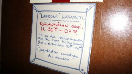Läkaren hade ett litet mottagningsrum.  FOTO: K-L Sundqvist