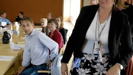 Ledamoten i justitieutskottet Krister Hammarbergh är i länet i veckan för att visa sina moderatvänner Norrbotten. Dessutom passade nya Säpo-chefen Christina Fornell, till höger, på att presentera sig.Foto: GÖRAN STRÖM