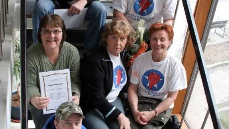 Luleå kommuns kulturstipendiater 2008, övre raden: musikern och fotografen Ulf B Jonsson, Latinamerikakommitténs Rolf Wiklund, Annika Bahlenberg, Eivor Andersson och Anna-Greta Wallmark samt Daniel Holmgren för musikgruppen Raised Fist. De tre priserna är på vardera 15 000 kronor. FOTO: Jan Bergsten