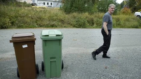 Stig Granström är less på att få sina soptunnor välta.