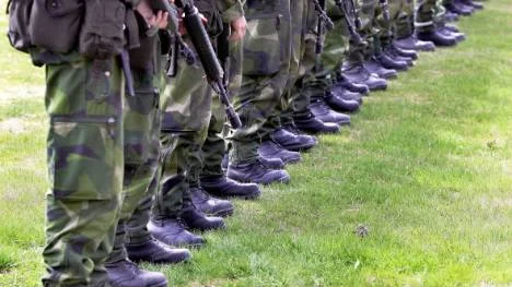 I dag får nästan inga unga män och kvinnor ens en grundläggande militär utbildning och vi måste få bort den försvarspolitik utan mål och mening som bedrivs i dag, skriver Anders Karlsson och Bertil Kantola.                                                                                                           Foto: Bengt-Åke persson FOTO: Bengt-Åke Persson