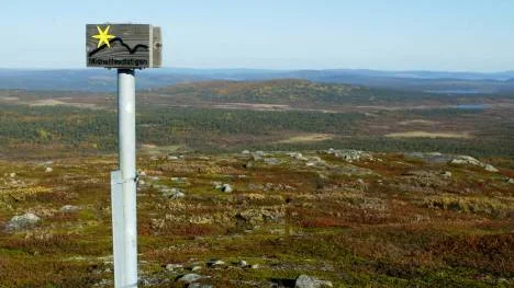 Midnattssolstigen är populär. Under juni- augusti passerade cirka 6 500 personer den mätapparat som finns längs stigen. Här syns en av de nya ledmarkeringarna.