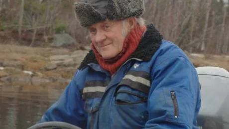 Stig Åberg har fiskat i 65-år och före dess hängde han med sin pappa på sjön och tittade på när han vittjade laxryschjor.