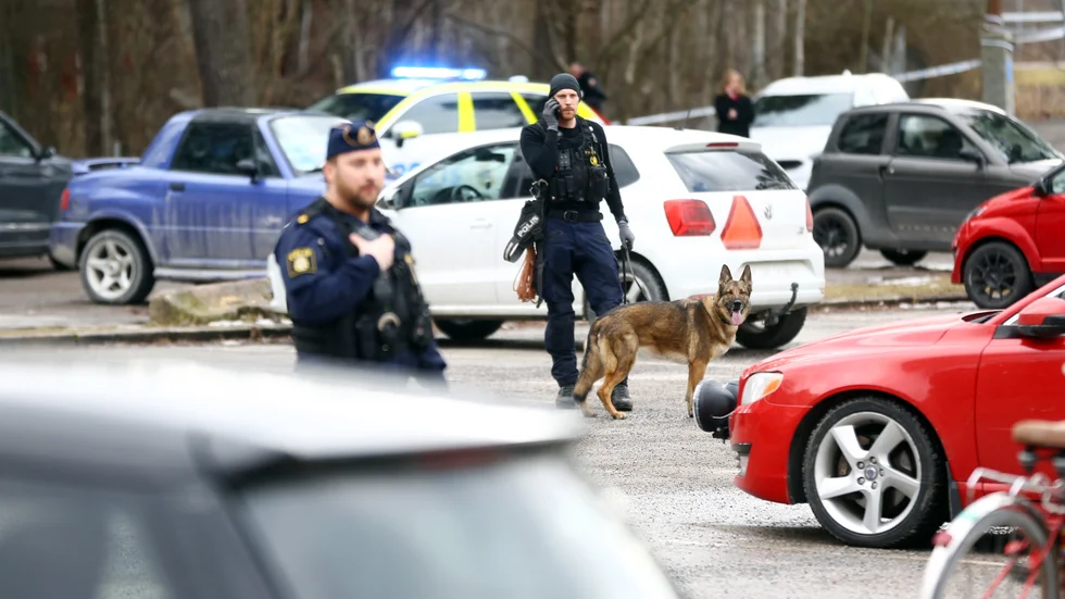 Polisen har inga utpekade misstänkta för dödsskjutningen vid Rekarnegymnasiet förra veckan.