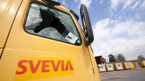 Vandalattack på Ytterviken. Ett tiotal bilar fick rutorna sönderslagna på Svevias industritomt i Luleå, natten till måndag.FOTO: Göran Ström