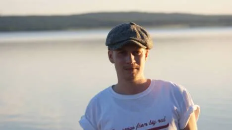 Martin Lampa har inga problem med att kategoriseras som singer/songwriter. " Det är väl det jag håller på med. Det är en man med en gitarr och sin historia".