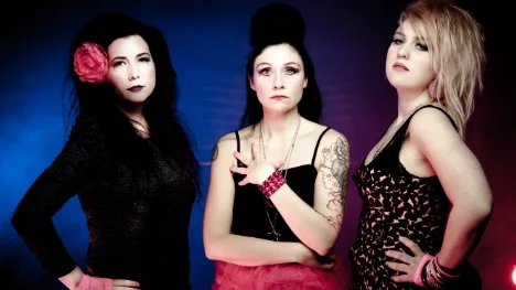 Tove Liliequist, Charlotte Burström och Brita Kristina Fagerlund är aktuella en gång i månaden året ut.