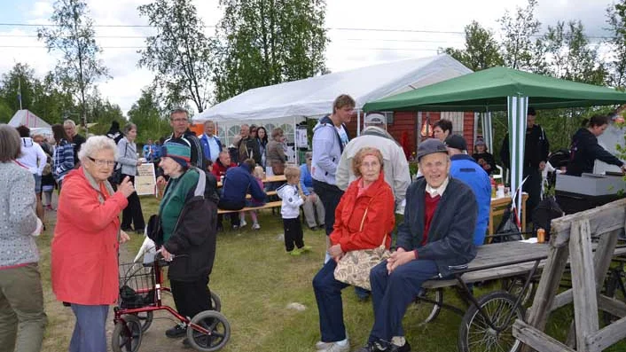 Kaitumdalens konst- och hantverksförening arrangerar Kaitumdagen.