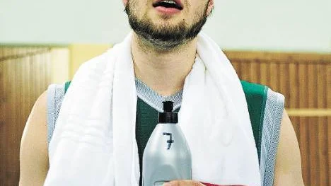 Vesa Mäkäläinen vann finska mästerskapet förra säsongen. Nu siktar han på att ta hem ett SM-guld med Plannja Basket.