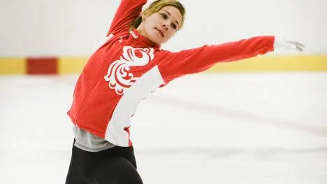 juniorvärldsmästarinnan Alena Leonova är en av alla världsåkare som är i Luleå under ett tre veckor långt konståkningsläger. Hon finns med i St. Petersburg Olympic School of Reserve som tränar i Luleå.
