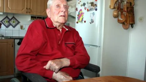 Kirunabon Göte Hansson, 84 år, har inte längre möjlighet att åka färdtjänst i annan kommun. FOTO: Alexander Linder