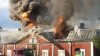 Vid 19-tiden på fredagen brann det rejält uppe i taket i det gamla tingshuset i Haparanda.
