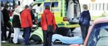 Tre till sjukhus efter mopedolyckor
