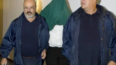 Tingsrätten dömde den 33-årige familjefar som knivhögg sin hustru i våras till fem års fängelse för mordförsök. I går ville han att hovrätten skulle döma honom för misshandel.FOTO: Göran Ström