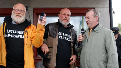 Kommunalrådet Sven-Erik Bucht och Haparandaborna tog emot de tappra två