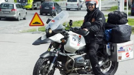 Vi har bara en planet, det gäller att ta väl vara på den. Jeffrey Polnaja, 47, kör motorcykel världen runt för en enda sak - världsfreden. På sin färd har han haft många värdefulla och givande möten men också hunnit med att själv bli beskjuten, rånad och hotad. FOTO: Pär Bäckström
