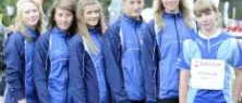 Humöret är på topp - trots tuff terräng