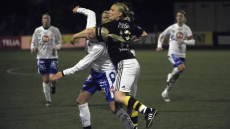 Från löpstark och målfarlig forward till stenhård back i AIK. Sofia Simonssons karriär har tagit några oväntade vändningar. Foto: SCANPIX