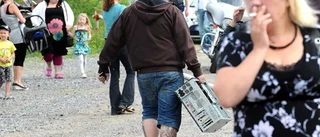 Här bär han iväg med Hells Angels dator
