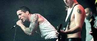 Raised fist ger allt