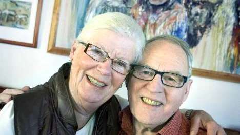 Ingrid får njuta av att ha sin man Olle Lindström hemma mycket mera nu. I morgon fyller han 75 år.