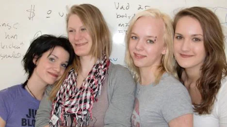 Anna Huhta, Alva Kihlgren, Ida Berneryd och Viktoria Winden söker svaret på gåtan med rymdsjukan.