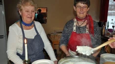 Birgitta Pettersson och Margareta Söderlund har kokat en och annat grötpanna under årens lopp.