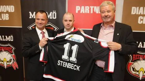 Christian Rassmusson, ordförande i Malmö Redhawks, Stefan Nyman, ny sportchef i Malmö Redhawks och Percy Nilsson efter presskonferensen där Hugo Stenbeck presenterades som ny huvudägare i klubben.