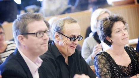 Börje Lööw är nöjd med väljarstödet. Han sitter säkert i kommunfullmäktige, men hans ställning som gruppledare hotas av interna motsättningar. Här på gruppledarbänken vid måndagens fullmäktigemöte flankerad av Mattias Karlsson (M) och Camilla Hansen (C).FOTO: Maria Ekman