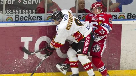 Enterfeldt försvarar sin tackling.
